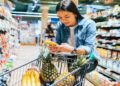 AI retail personalization improves recommendations, virtual assistants, and smart inventory in U.S. stores.