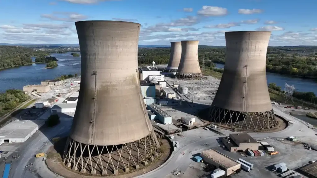 AI-enhanced nuclear energy solutions, including Small Modular Reactors, providing stable clean power for U.S. data centers and industries.