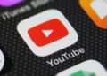 YouTube testing AI age verification by analyzing viewing habits in the U.S. in 2025.